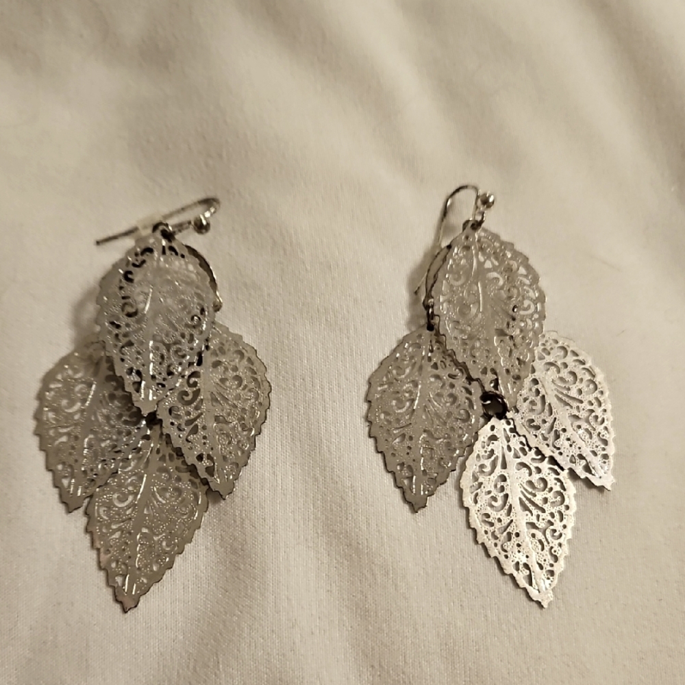 Silver Tone Leaf Dangle Earrings Lightweight Statement Earrings